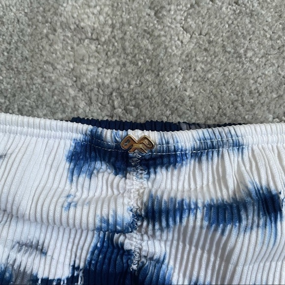 PilyQ Castaway Goddess Tie Dye Bandeau Bikini EUC - Picture 5 of 10